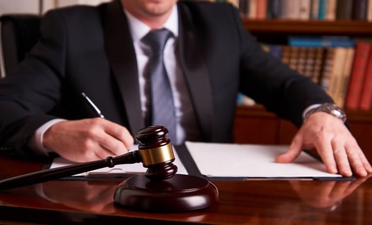 محامي تجاري بالرياض خبير في قضايا تجارية - محامي في الرياض: المكتب العربي للقانون